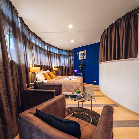 Unique Apartment With Private Pool, Cinema, Spa ปราก ภายนอก รูปภาพ
